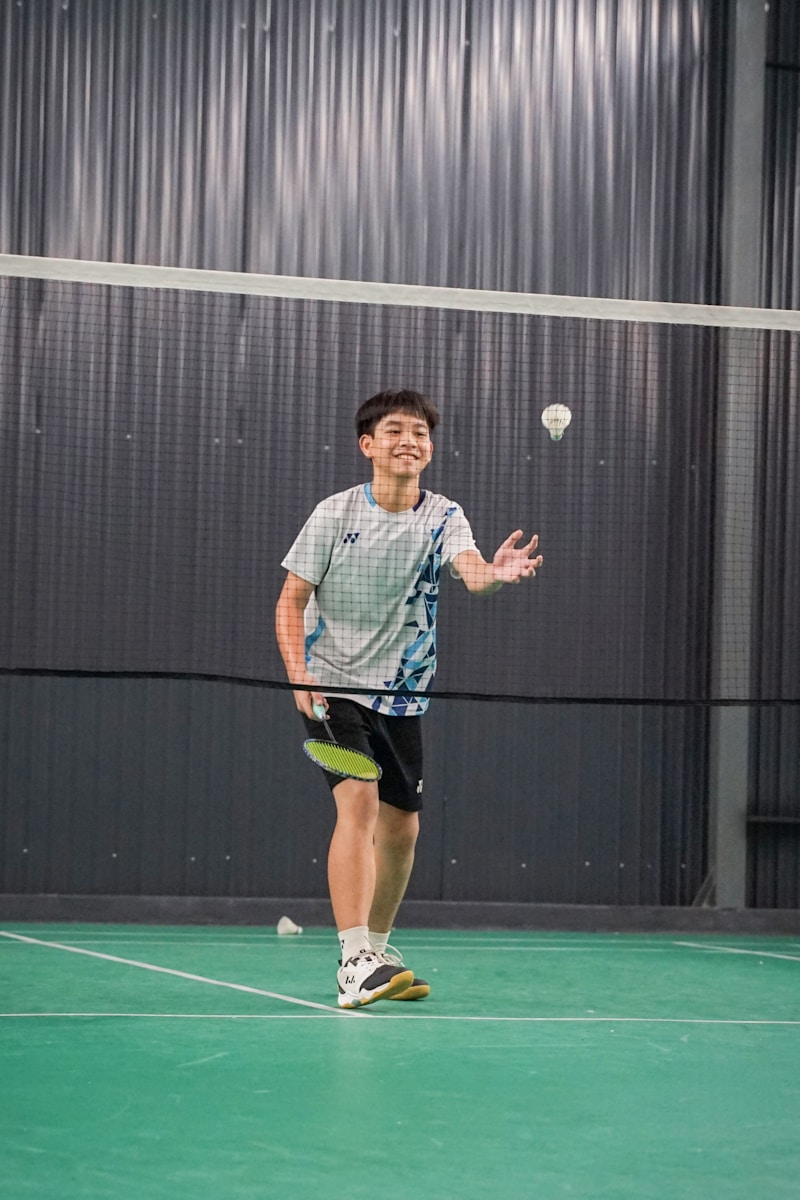 A man standing on a tennis court holding a racquet